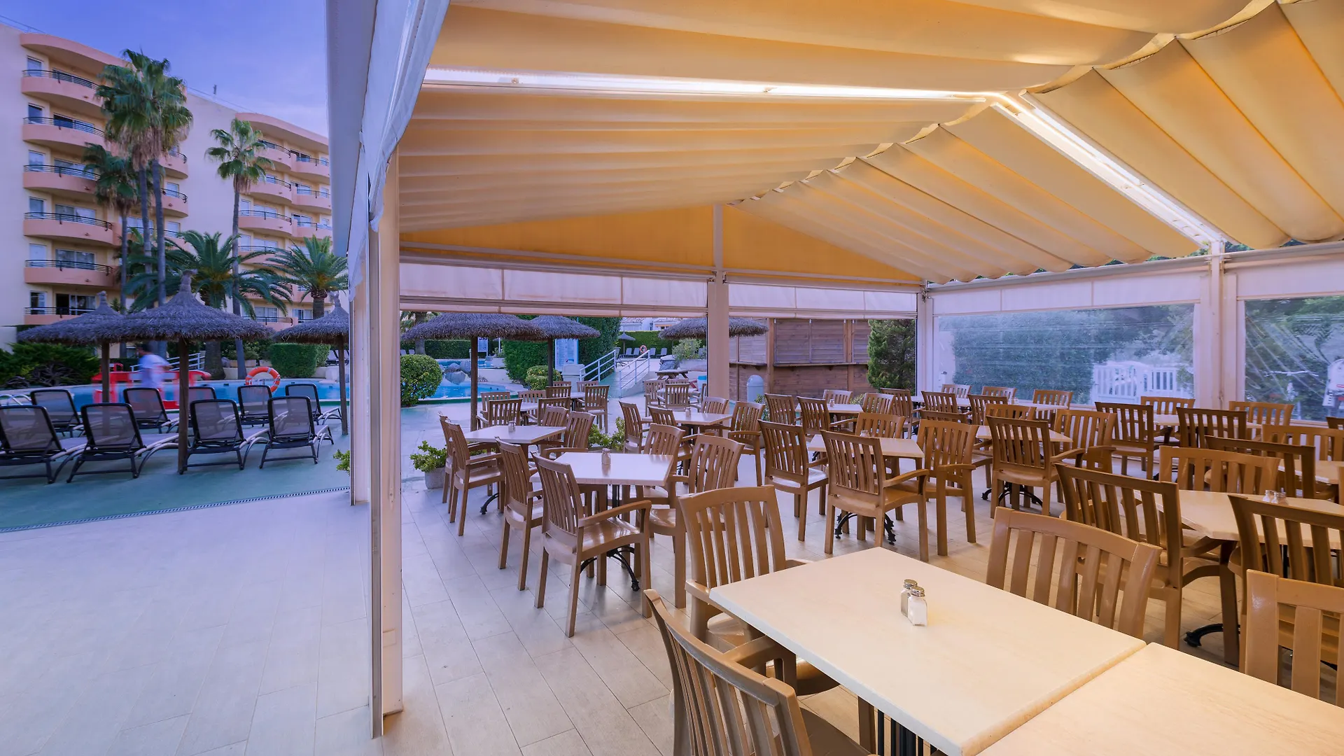 Alcudia Beach Apartments 알쿠디아 항구